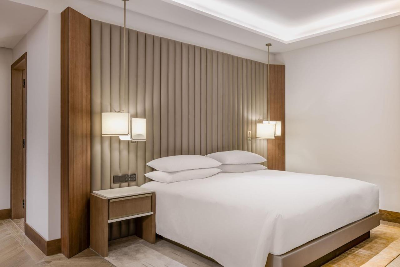 Jw Marriott Hotel Мадрид Екстериор снимка