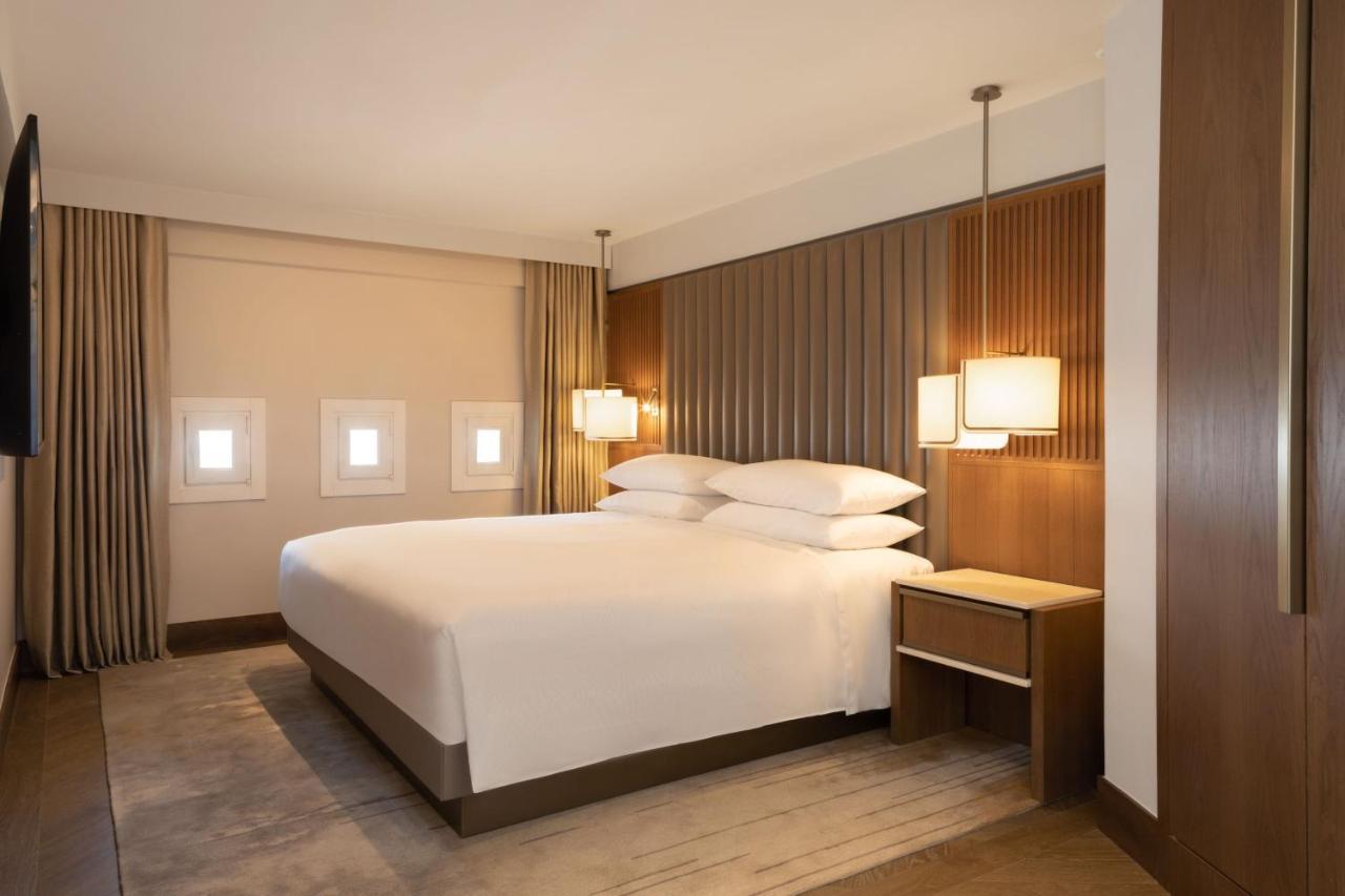 Jw Marriott Hotel Мадрид Екстериор снимка