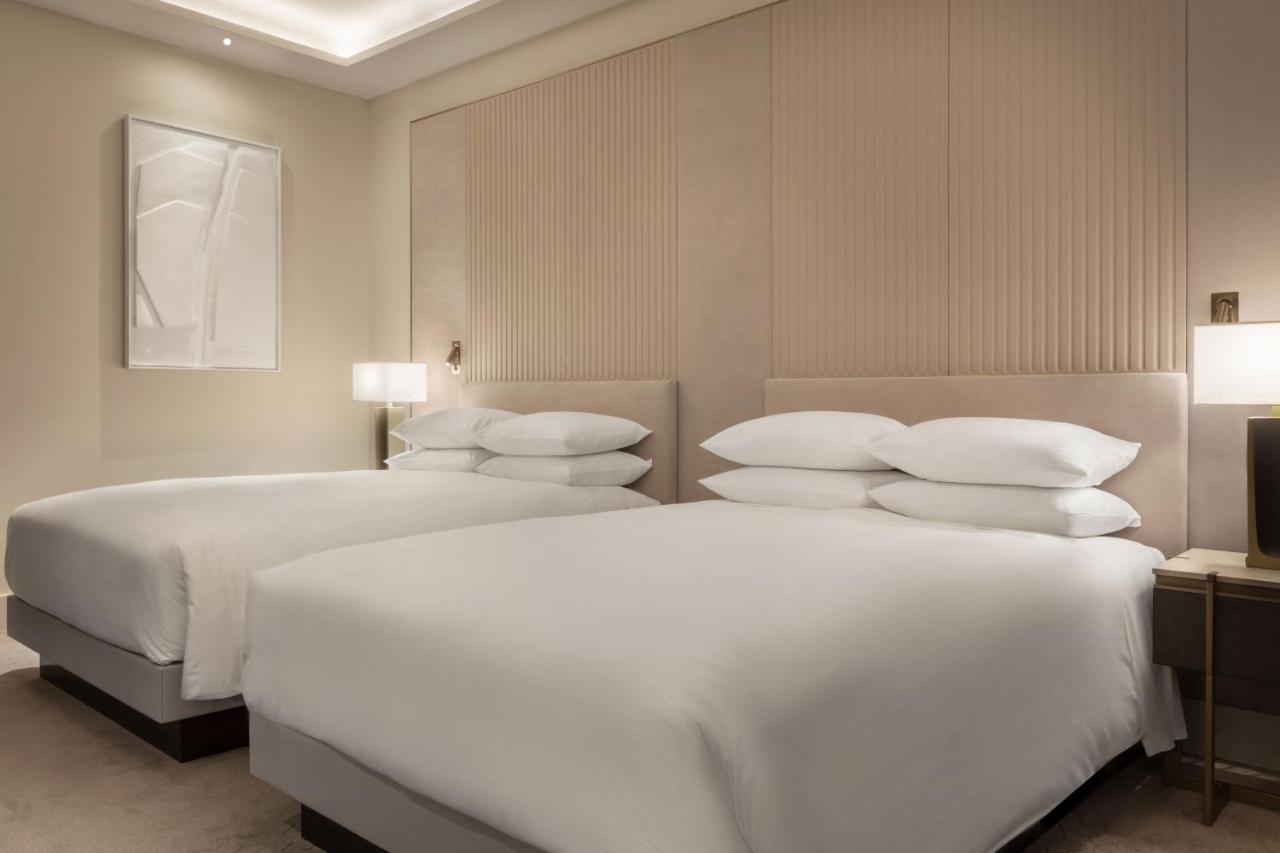 Jw Marriott Hotel Мадрид Екстериор снимка