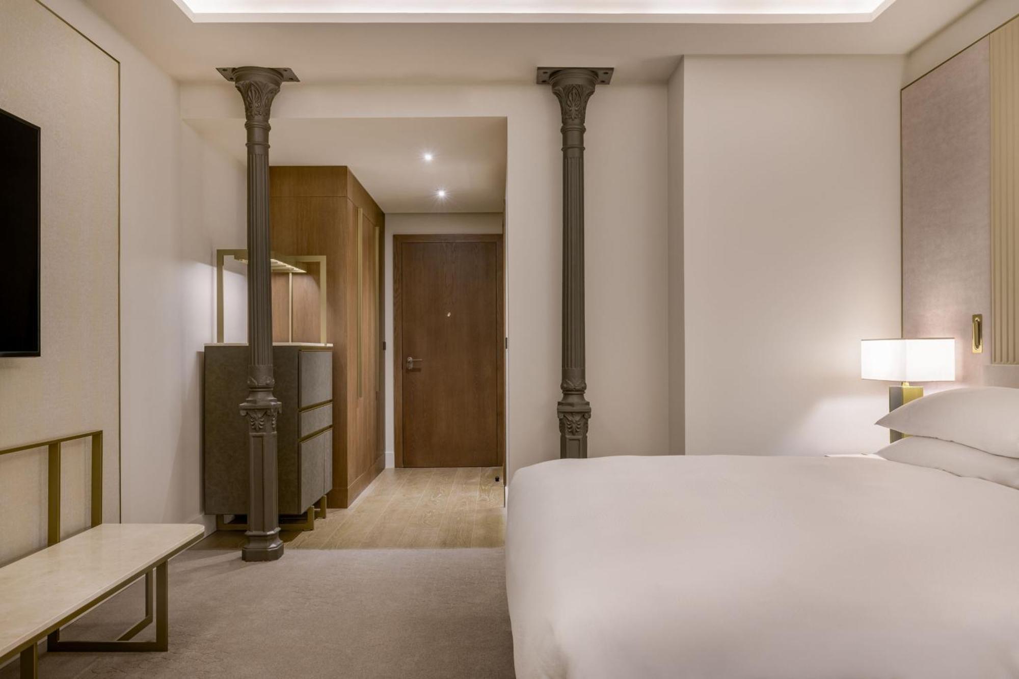 Jw Marriott Hotel Мадрид Екстериор снимка